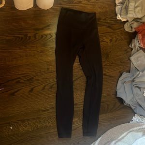 i am selling black lululemon leggings. size 2 only worn once.